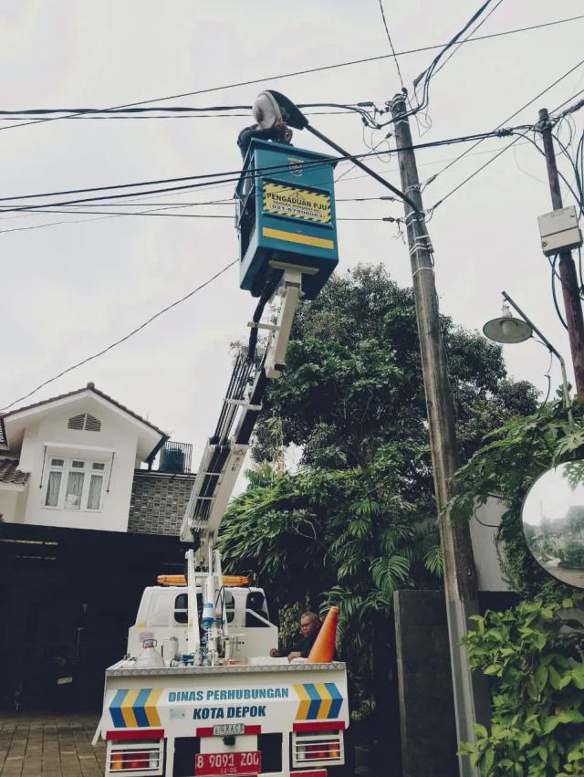 gercep-tim-maung-asri-respon-cepat-laporan-warga-pju-mati-di-jalan-pemuda